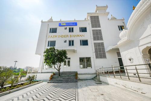 Mayapur Hotel | FabHotel Jaswinder Bhawan