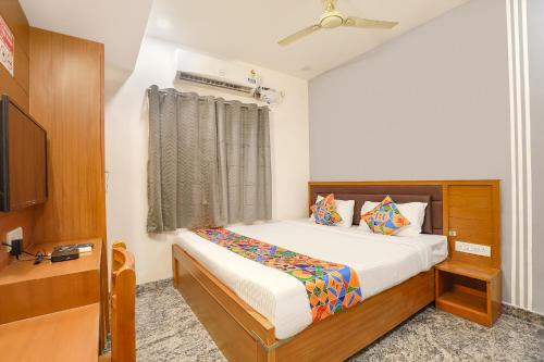 Chennai Hotel | FabHotel Lloyds Inn