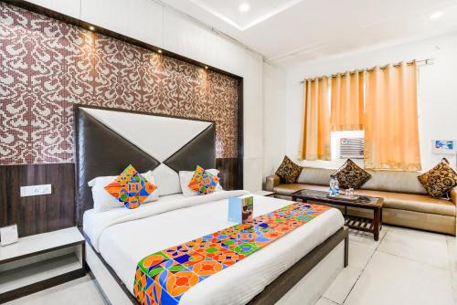 Charbagh Hotel | FabHotel Metro View