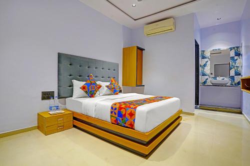 Surat Hotel | FabHotel Nidhivan Palace - Udhna Darwaja