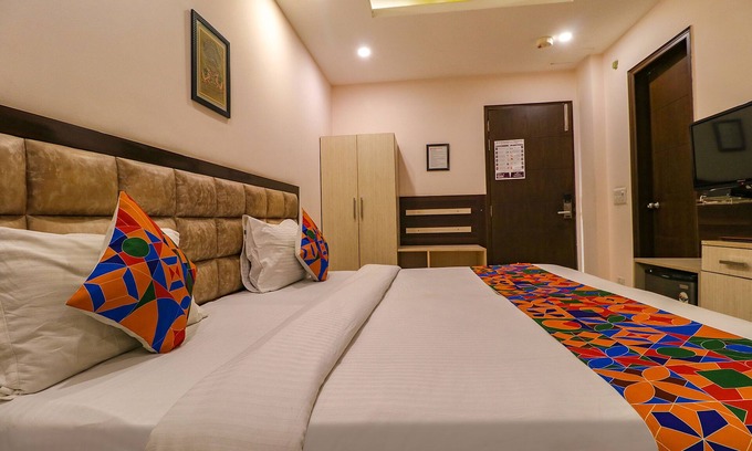 Jasola Hotel | FabHotel Nirvana Suites