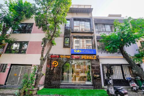 Borivali West Hotel | FabHotel Peralz - Nr Boriwali Station