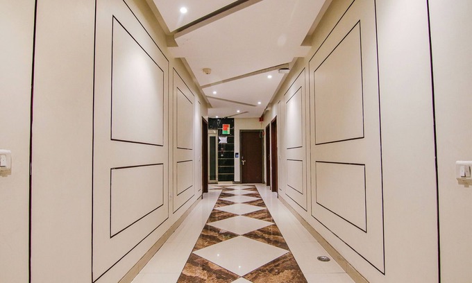 Delhi Hotel | FabHotel Prime Golden Glory