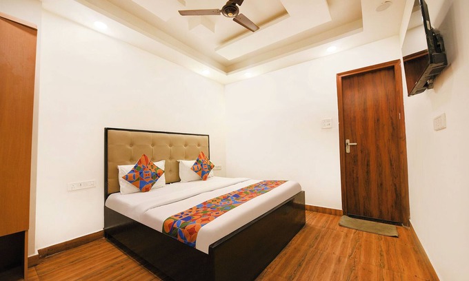 Delhi Hotel | Fabhotel Santosh Residency