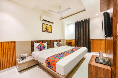 Azadpur Hotel | FabHotel Shri Sai DX - Nr Adarsh Nagar Metro