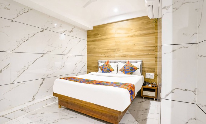 Bhandup West Hotel | FabHotel Shubham Inn
