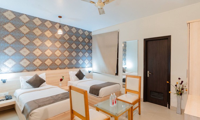 Malviya Nagar Hotel | Fabhotel Signature Inn