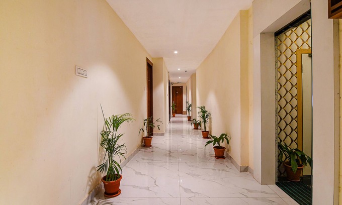 Behala Hotel | Fabhotel The Hastings Club