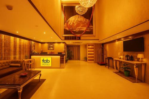 Adarsh Nagar Hotel | FabHotel The Kailash Dev - Near Azadpur Metro
