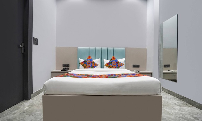 Delhi Hotel | FabHotel The Royal