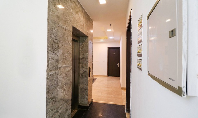 Sector 40 Hotel | Fabhotel The Royal Oak