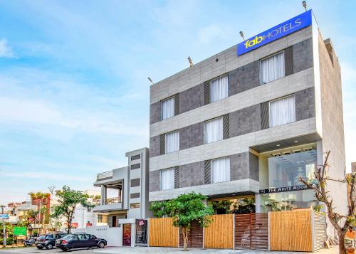 Shyam Nagar Hotel | FabHotel The White Moon
