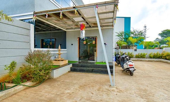 Pimpri - Chinchwad Hotel | FabHotel Tiru Residency