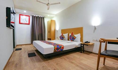 Delhi Hotel | FabHotel Urban Residency Model Town