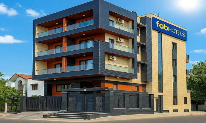 Sector 27 Hotel | Fabhotel Vibe