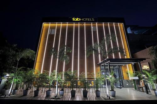 Bhopal Hotel | FabHotel Yellow Courtyard