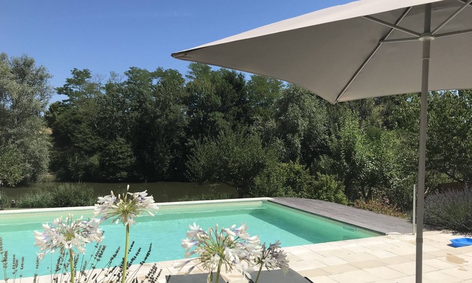 Saint-Martin-de-Gurson Villa | Fabulous 4⭐️character property with fishing lake, private pool Dordogne