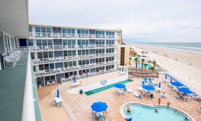 Daytona Beach Shores Condo | Fabulous 1-BR condo at Sea Club IV in Daytona Beach Shores directly on the beach