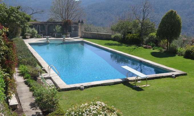 Bargemon Apartment | Fabulous 12th Century château apartment in Provence