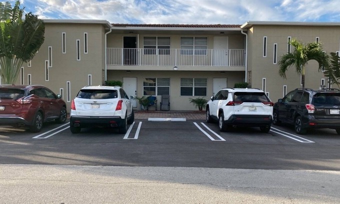 Pompano Beach Condo | FABULOUS 1BR/1BTH CONDO - 1/2 BLOCK TO BEACH