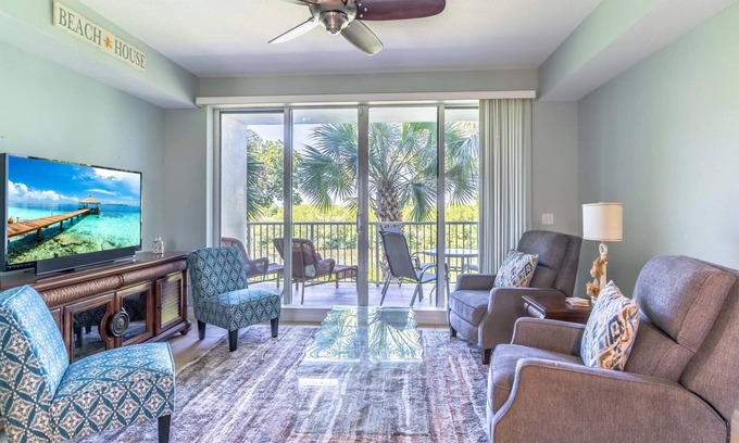 Ruskin House | Fabulous 2-Bedroom Canalside Townhome in Little Harbor Resort