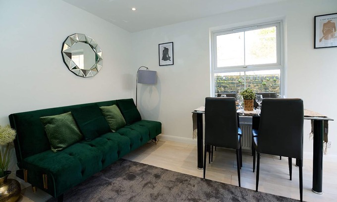 Queen's Park Apartment | Fabulous 3 bed W9 apartment with private garden