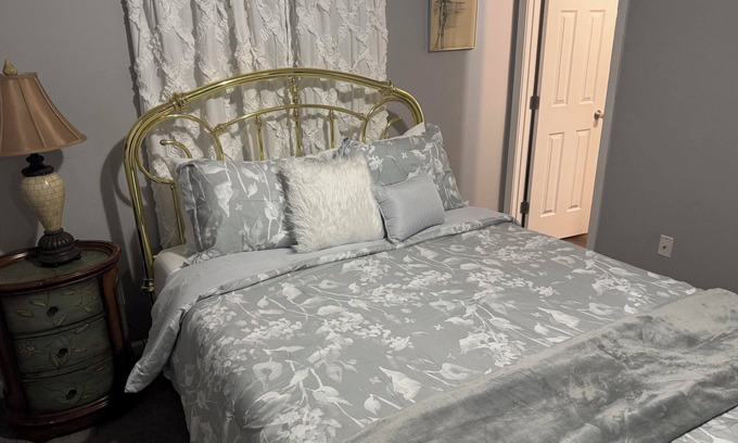 Wilmington House | Fabulous 3-bedroom- 3 bath house in prime location in Wilmington