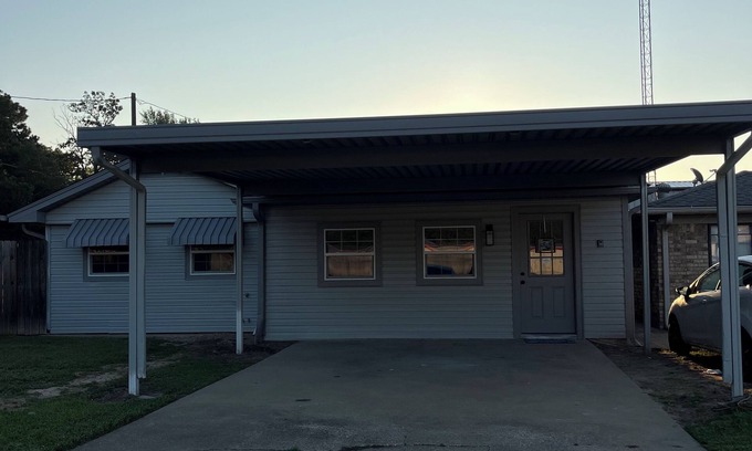 Tyler House | Fabulous 3-bedroom house with AC in charming Tyler