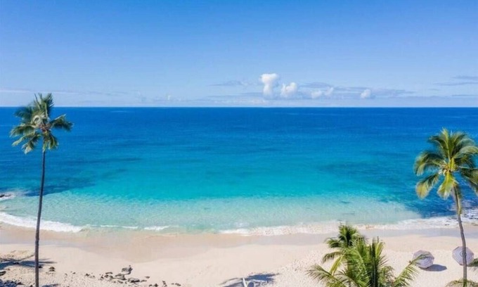 Alii Heights Mauka House | Fabulous 7 br 22 ocean view pool estate!