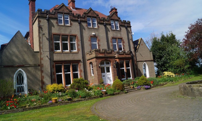 Northallerton House | Fabulous 8 bedroom Edwardian country house set in 3 acres with own tennis court