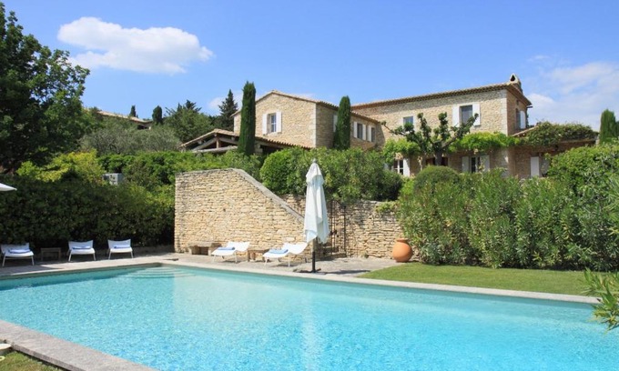 Gordes Villa | Fabulous bastide in Gordes overlooking the Lubéron - by feelluxuryholidays