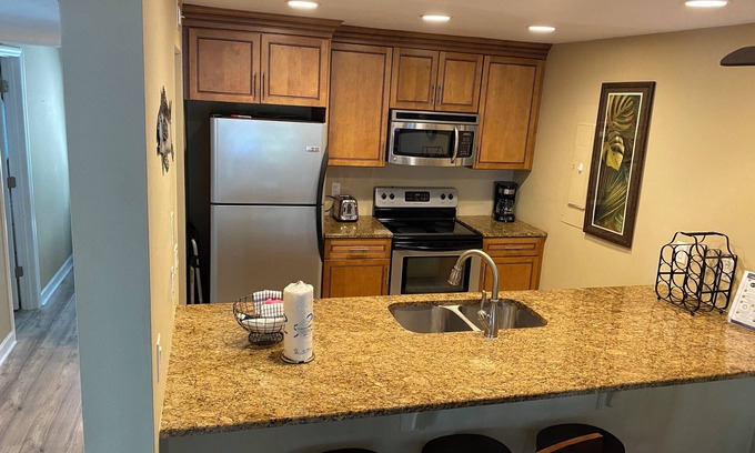 Palmetto Dunes Condo | Fabulous Beach Condo! 2 minute walk to the sand, and less than 5 to Pickleball!