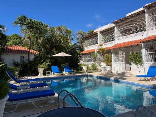 Mullins Apartment | Fabulous condo, 5 mins from Mullins Beach.