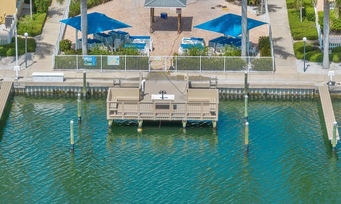 Indian Shores Condo | FABULOUS ! !DIRECT"WATERFRONT"1st FloornWalk to Beach! COZY King Bed