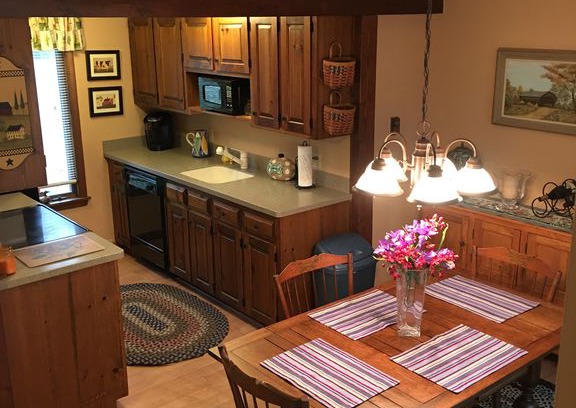 Grantham Apartment | Fabulous East Lake Cove Eastman