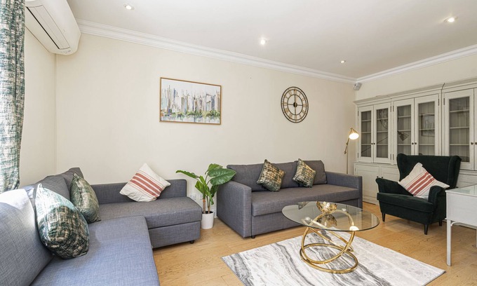 South Kensington House | Fabulous House near Harrods and the Science Museum