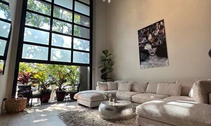 Santa Ana House | Fabulous Modern Loft in Santa Ana – Steps From Shopping, Dining & Hospitals
