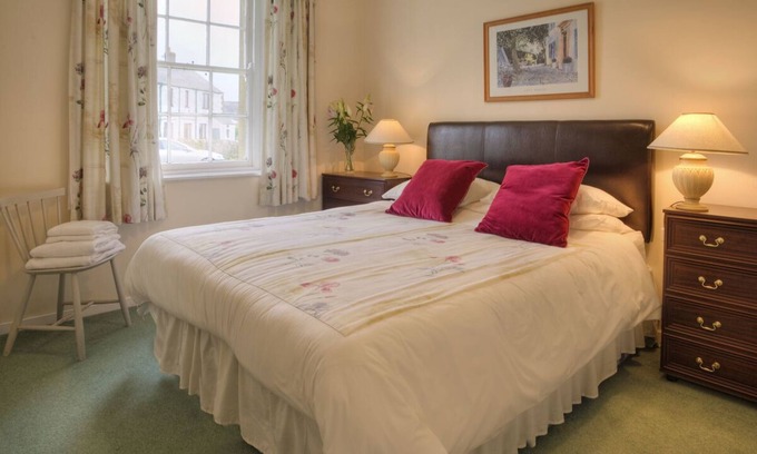 Belford Cottage | Fabulous outlook over fields towards Lindisfarne