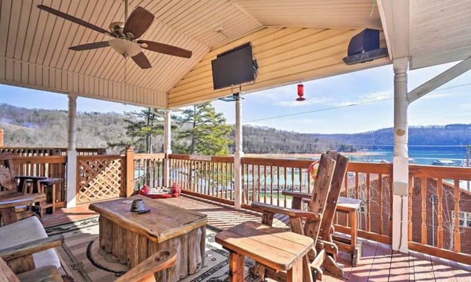 Flat Hollow Marina House | Fabulous view, walking distance from Flat Hollow Marina