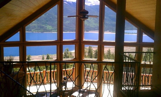 Twin Lakes House | Fabulous Views, Sleeps 8, 3 Full Baths, Family-Friendly #2025-010