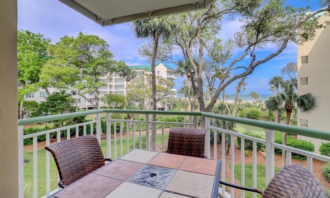 Palmetto Dunes Villa | Fabulously updated 2nd floor oceanfront condo!