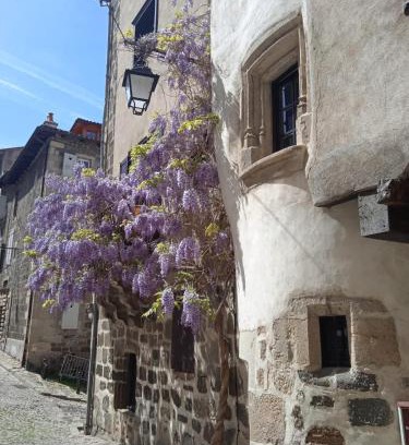 Le Puy-en-Velay Bed & Breakfast | Fac à face époustouflant avec la cathédrale !