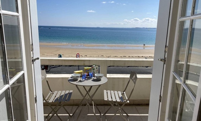 Saint-Cast-le-Guildo Apartment | Facing the large beach of Saint Cast, pleasant T2 apartment with sea view, 1 bedroom, sleeps 3