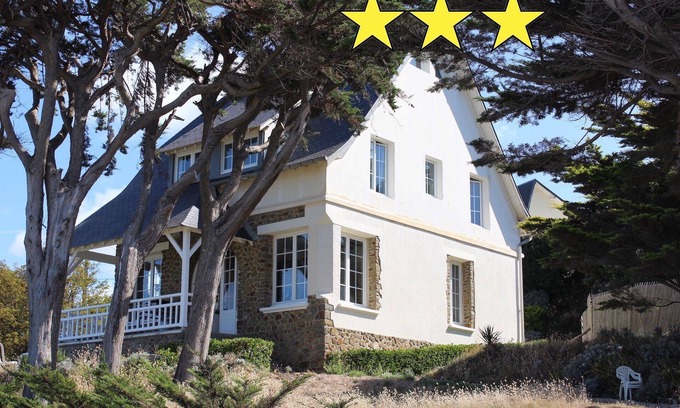 Saint-Pair-sur-Mer Villa | Facing the sea with an exceptional view over 140°.