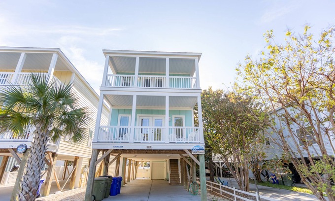 Surfside Beach House | FADE AWAY -New 5 Bedroom House Only Steps From The Ocean With a Private Pool