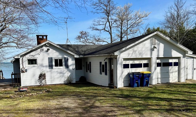 Sterling House | Fair Haven 3BR Bay Front Family Cottage