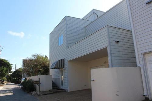 Northeast Virginia Beach House | Fairbanks House with beach access just steps from your front door