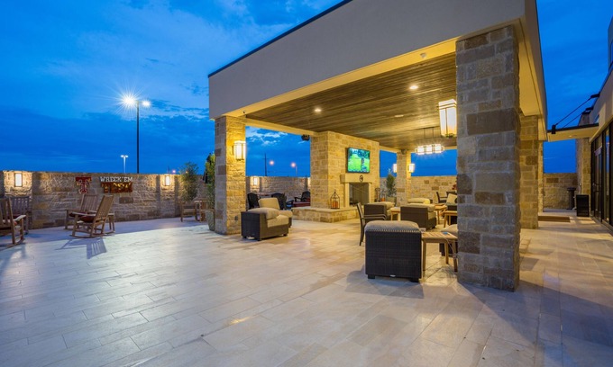 Lubbock Hotel | Fairfield Inn and Suites by Marriott Lubbock Southwest