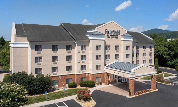 Hollins Hotel | Fairfield Inn & Suites by Marriott Roanoke Hollins/I-81