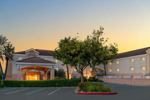 San Carlos Hotel | Fairfield Inn & Suites by Marriott San Francisco San Carlos